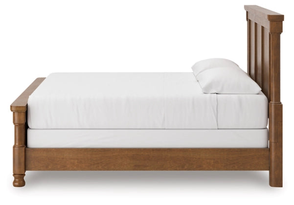 Rowlenstown King Poster Bed