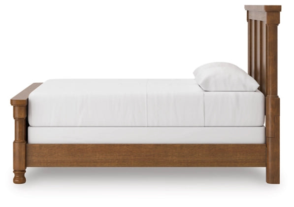 Rowlenstown Queen Poster Bed