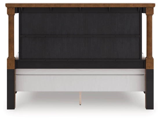 Rowlenstown King Poster Bed